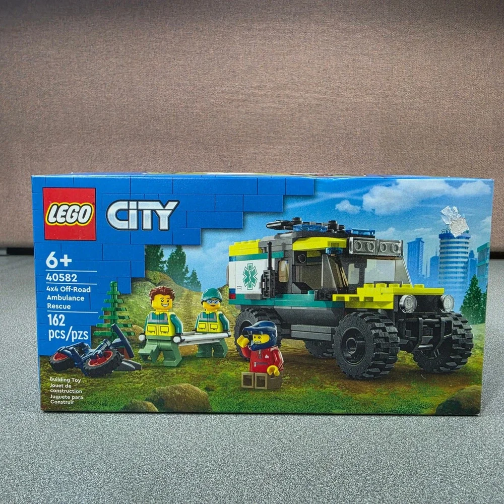 LEGO City 4x4 Off-Road Ambulance Rescue 40582 Kids New Sealed Box